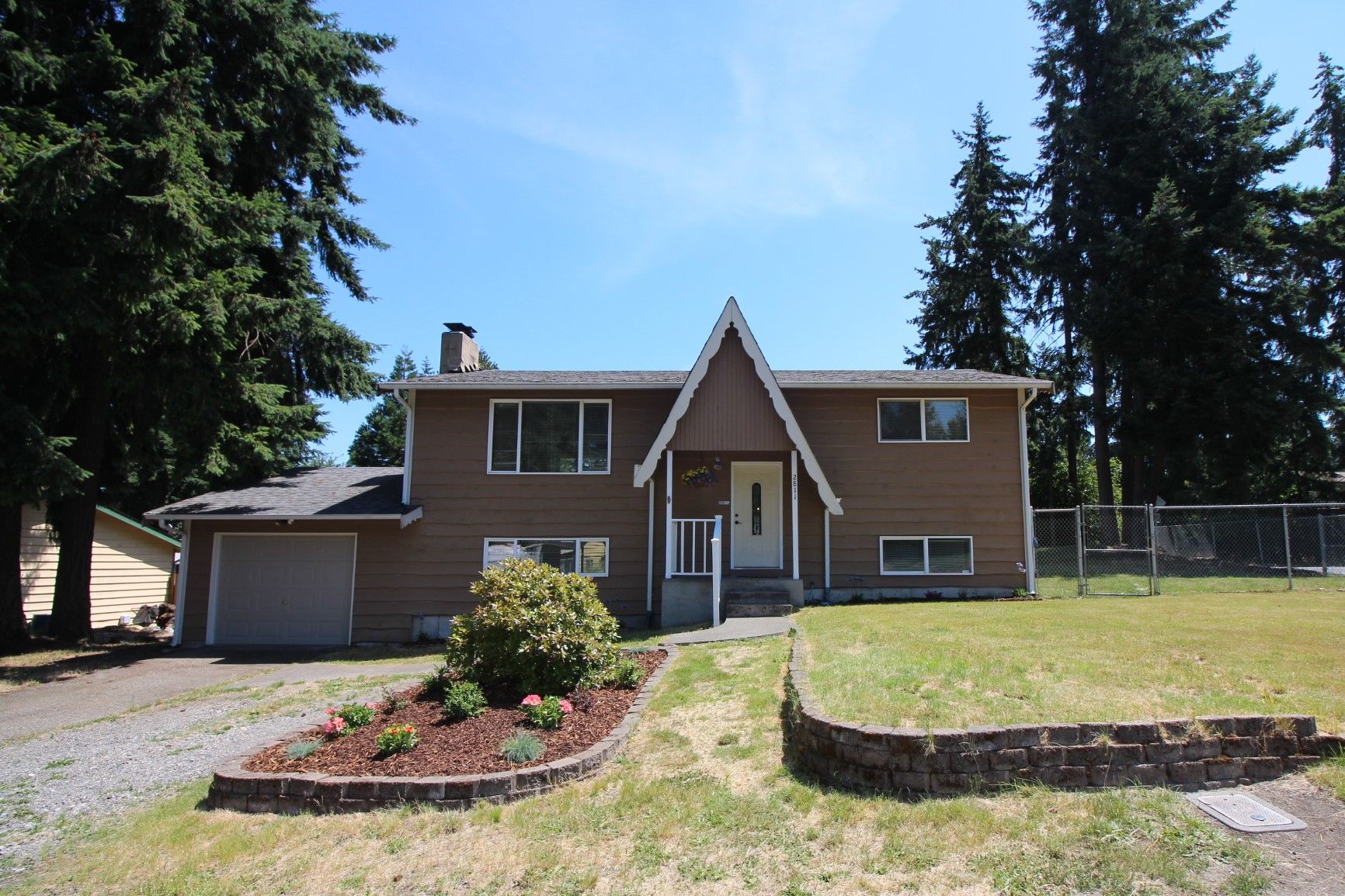 Front yard of Home for sale in Sumner WA