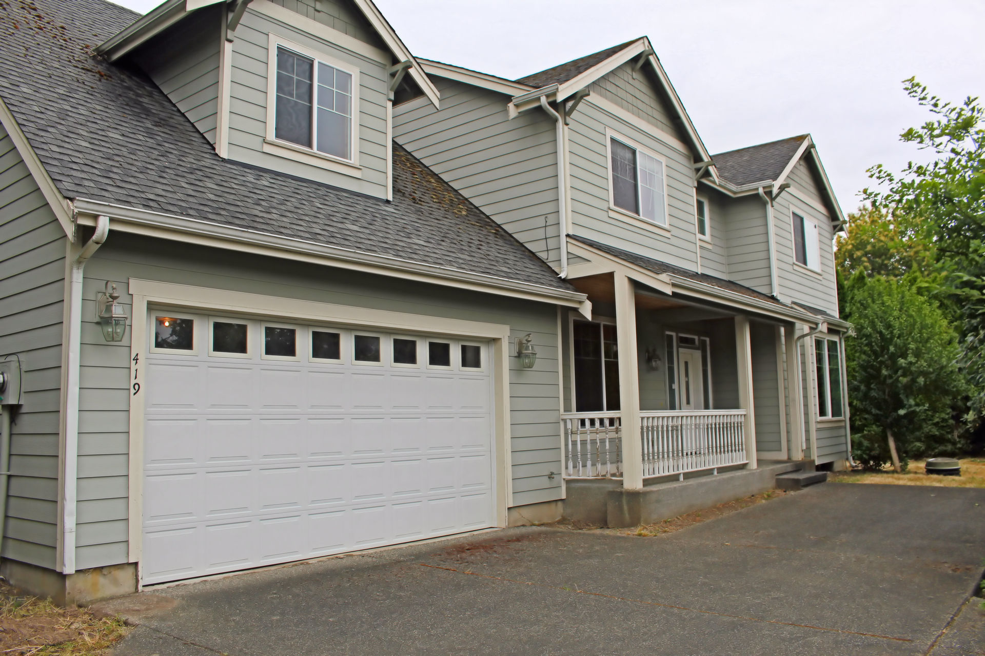 Front yard of Home for sale in Sumner WA