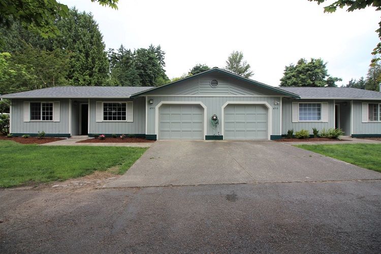 Front yard of Home for sale in Sumner WA