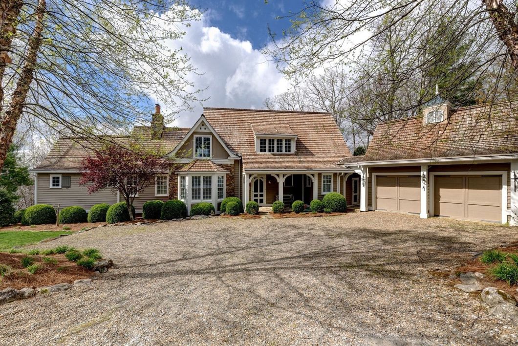 945-brushy-face-highlands-nc-exterior