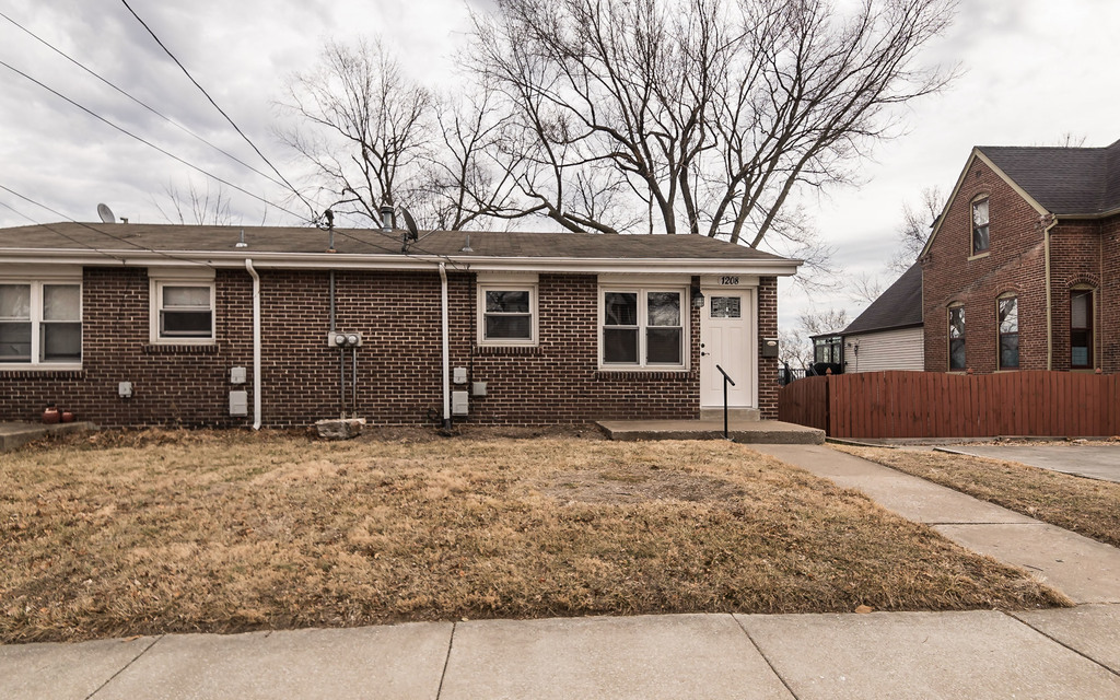 1208-n-5th-st-k-barks-wc-1-of-27