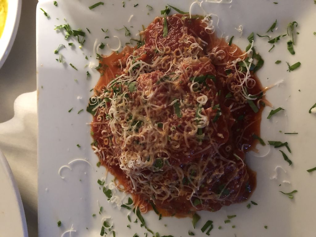 Spaghetti on a plate (Italian)