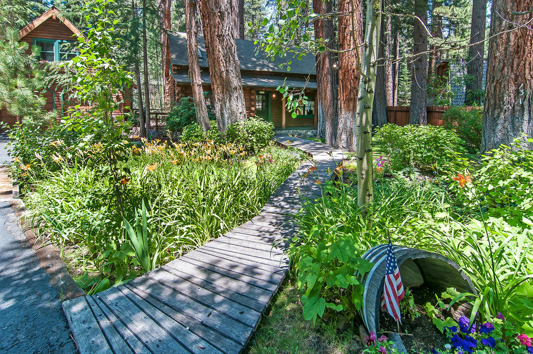 131-mayhew-cir-incline-village-large-002-9-02-1500x996-72dpi