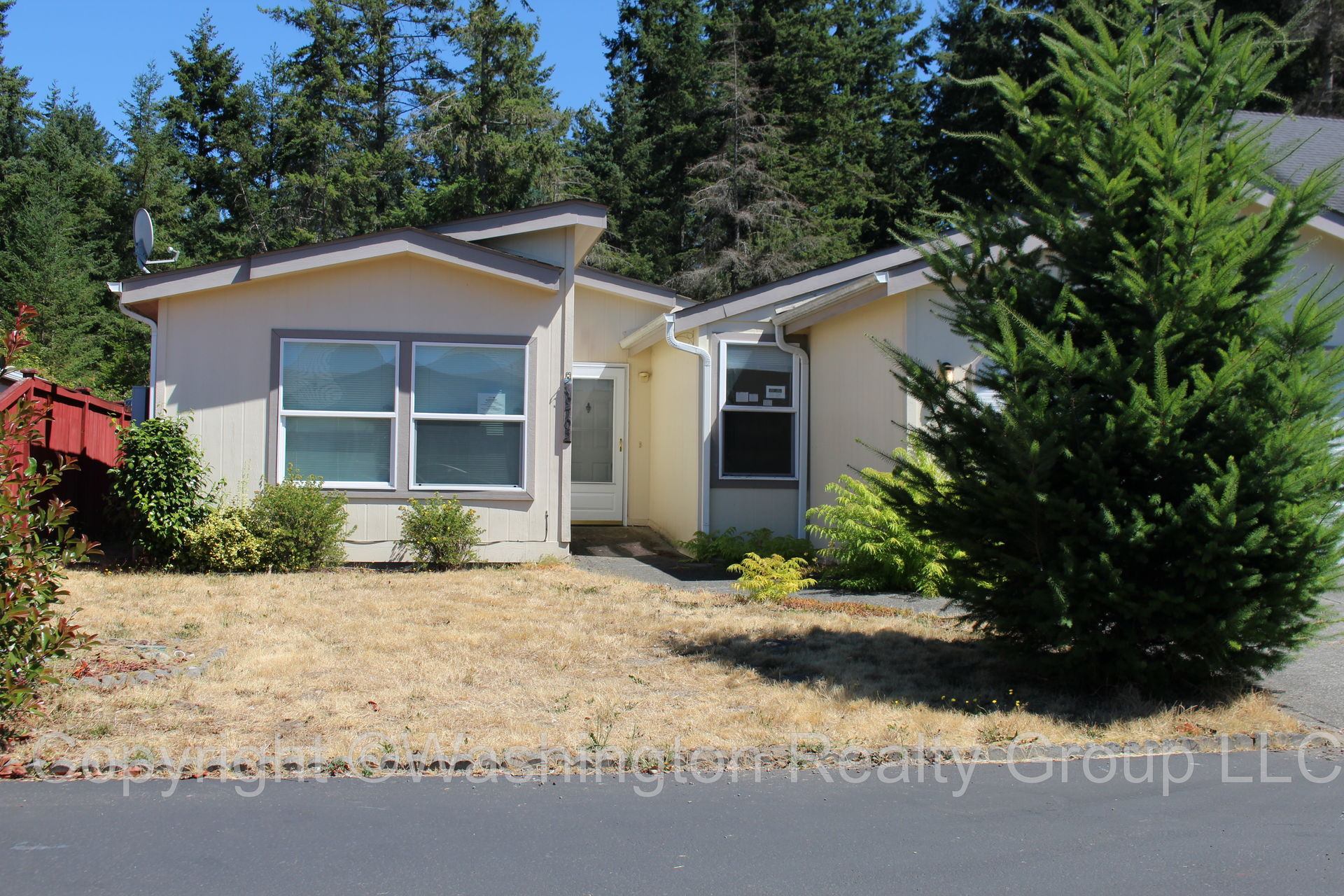 Front yard of Home for sale in Sumner WA