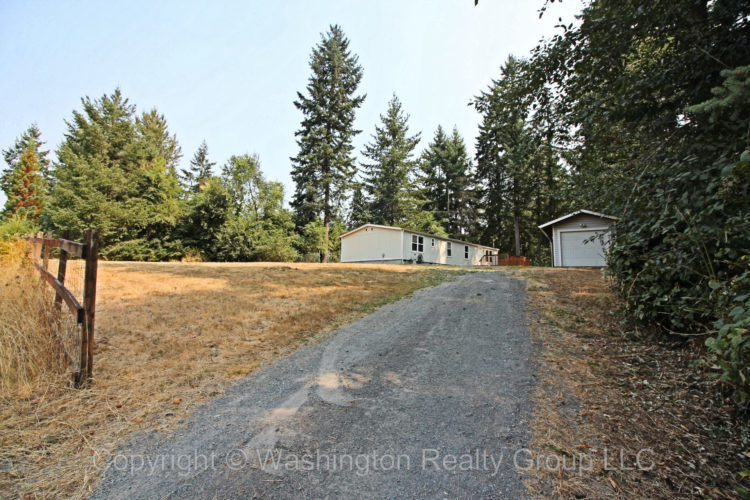 Front yard of Home for sale in Sumner WA