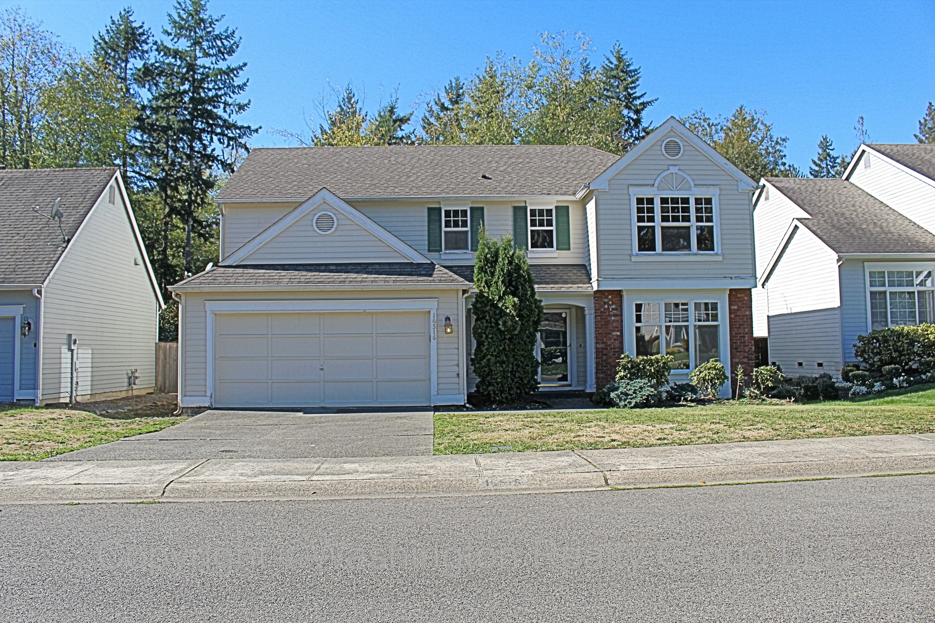 Front yard of Home for sale in Sumner WA