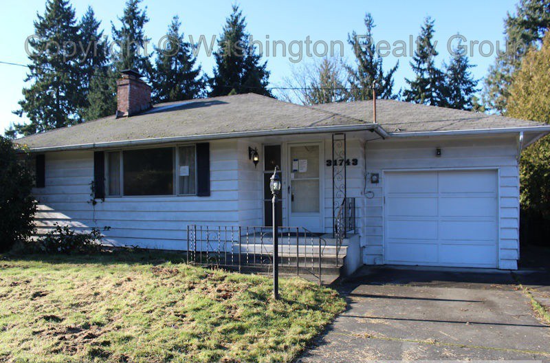 Front yard of Home for sale in Sumner WA