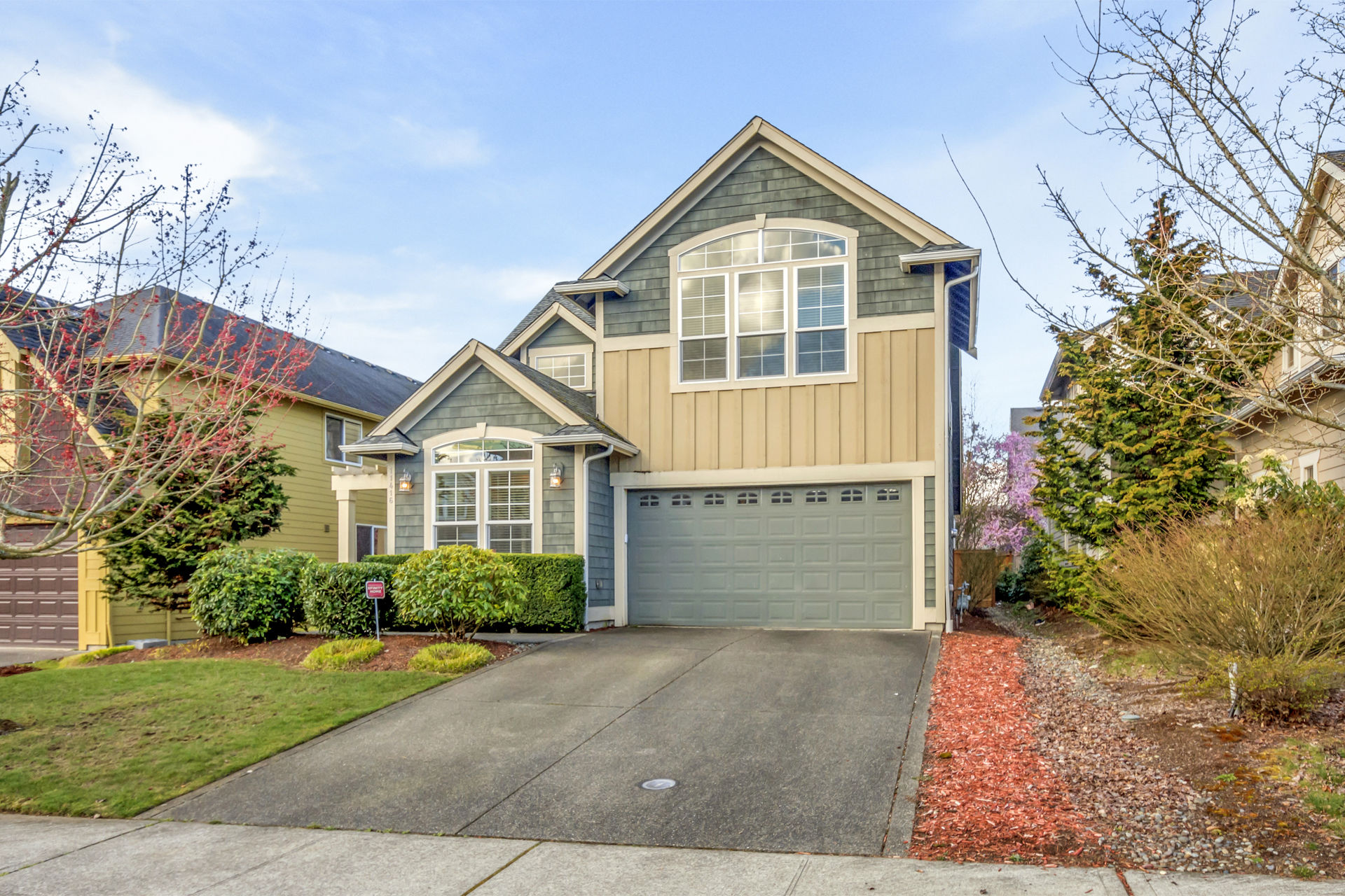 Front yard of Home for sale in Sumner WA