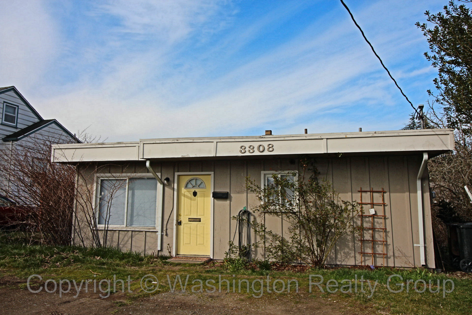 Front yard of Home for sale in Sumner WA