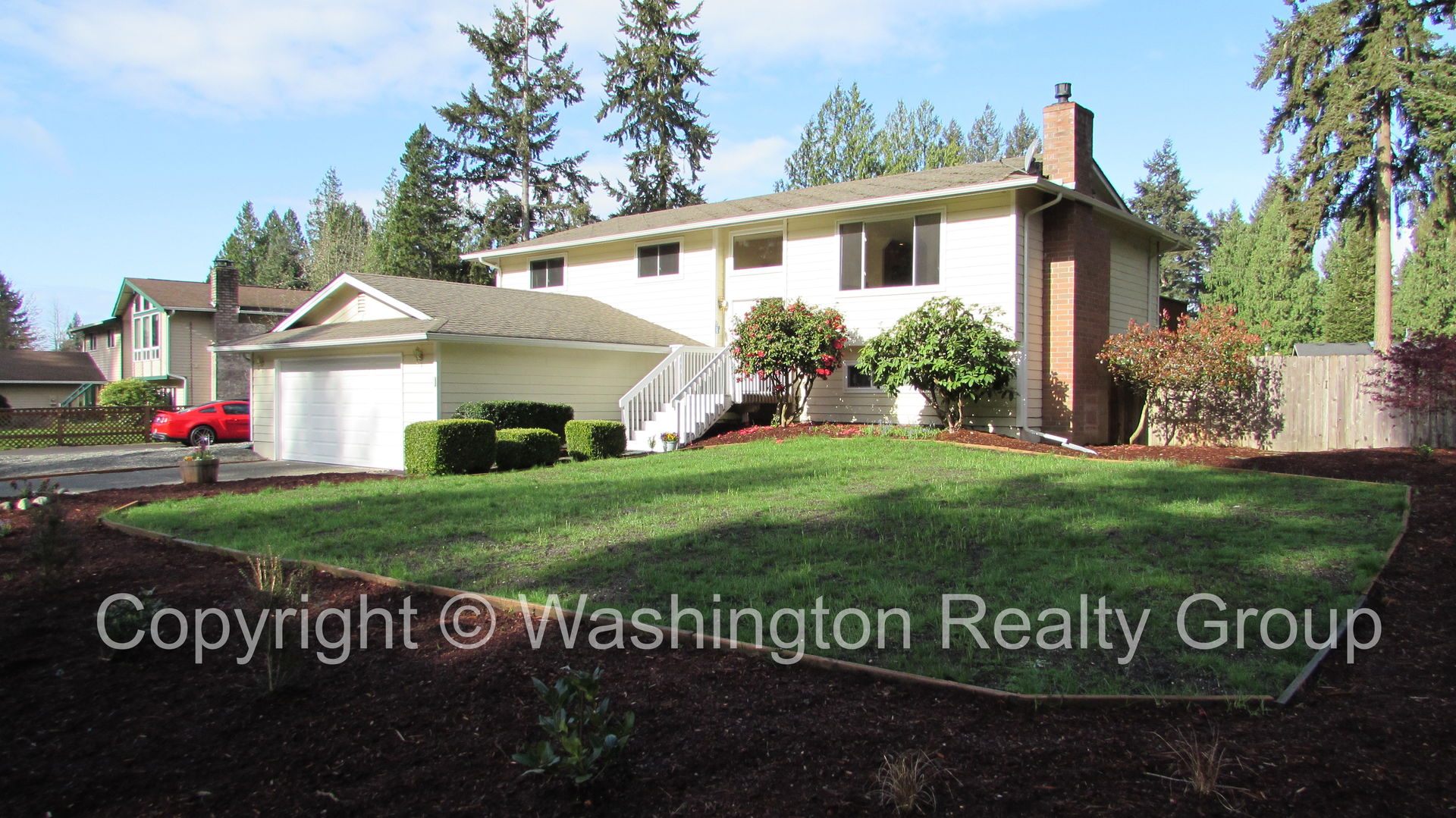 Front yard of Home for sale in Sumner WA