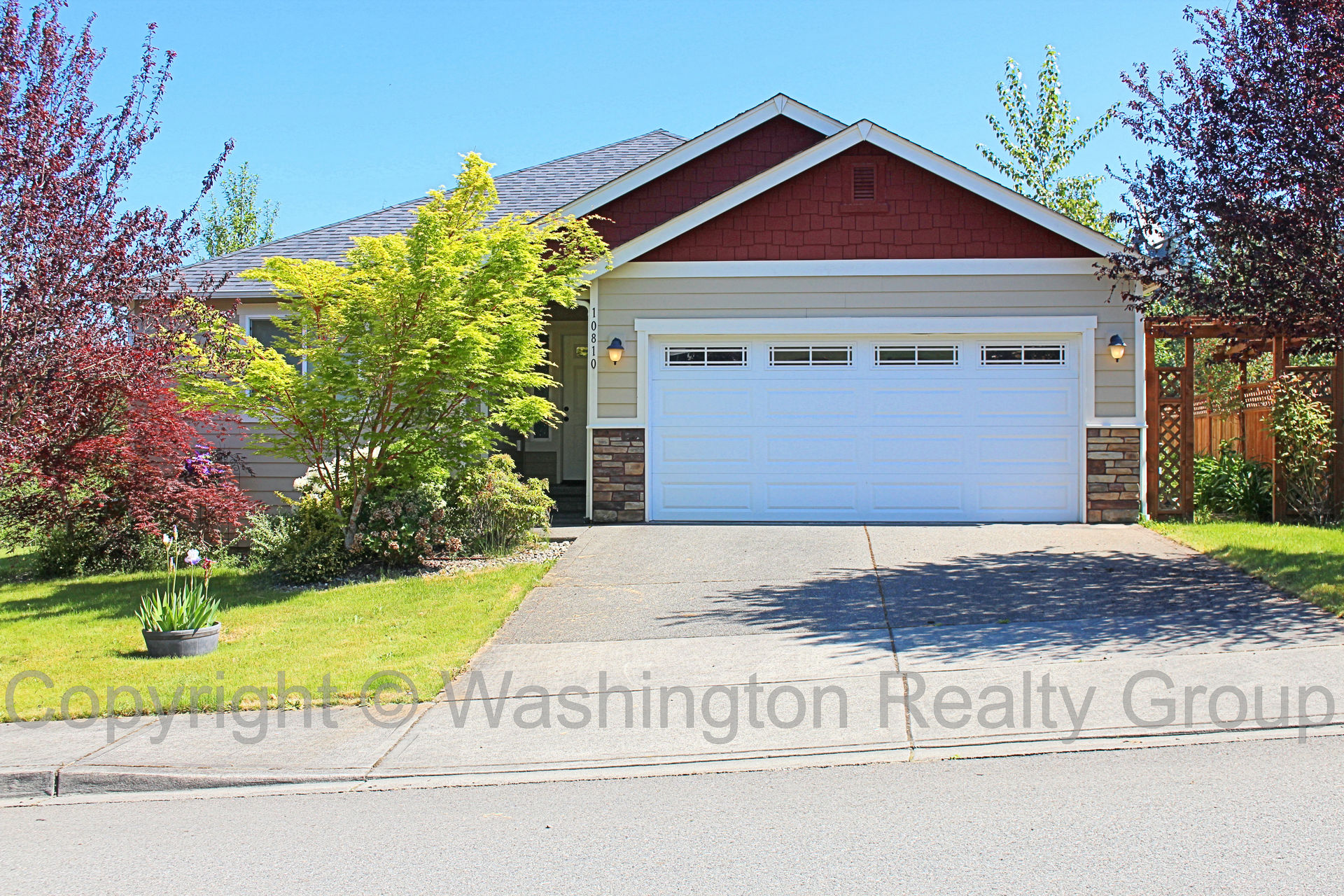 Front yard of Home for sale in Sumner WA