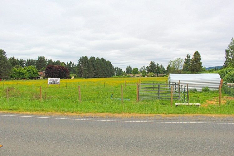 Front yard of Home for sale in Sumner WA