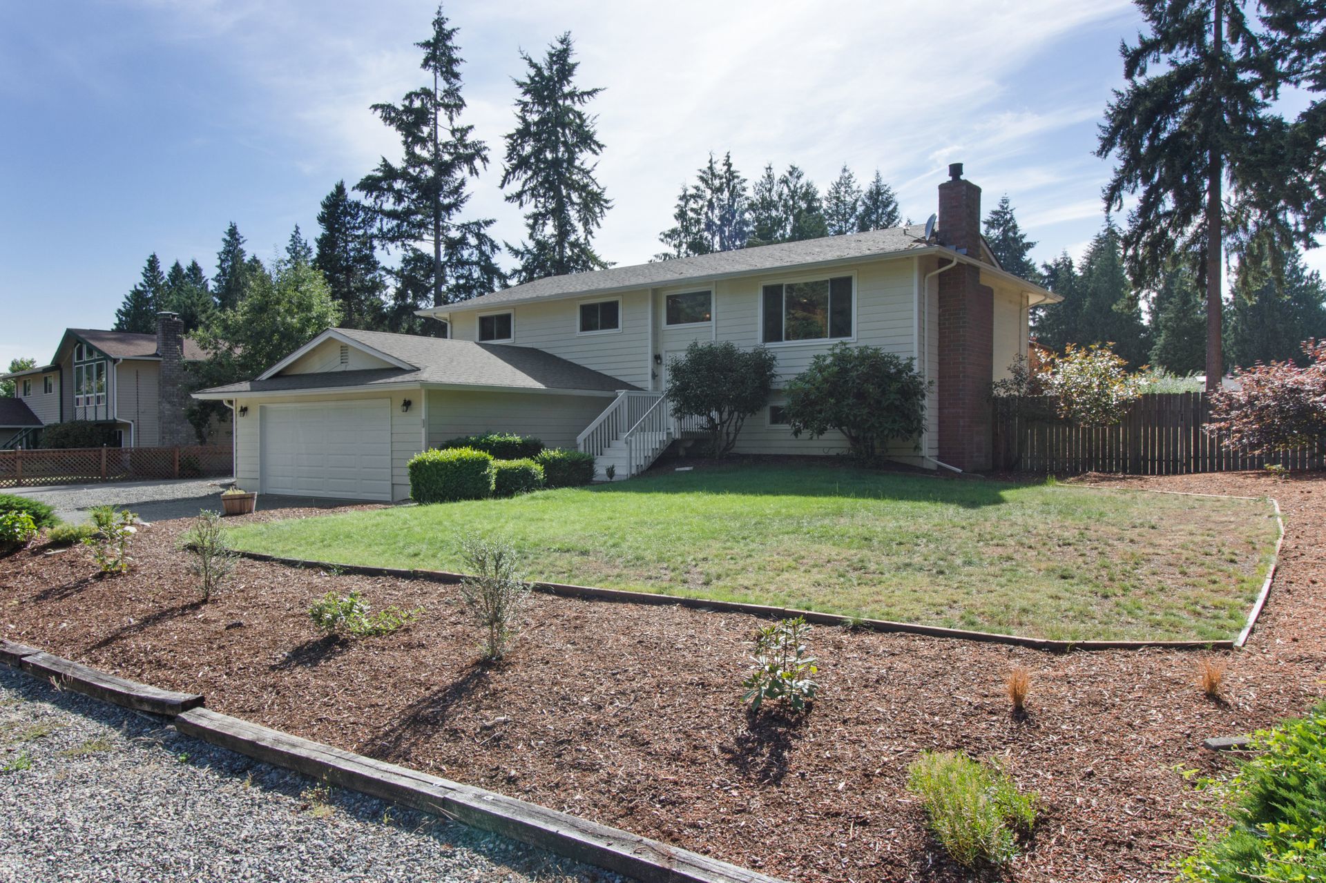 Front yard of Home for sale in Sumner WA