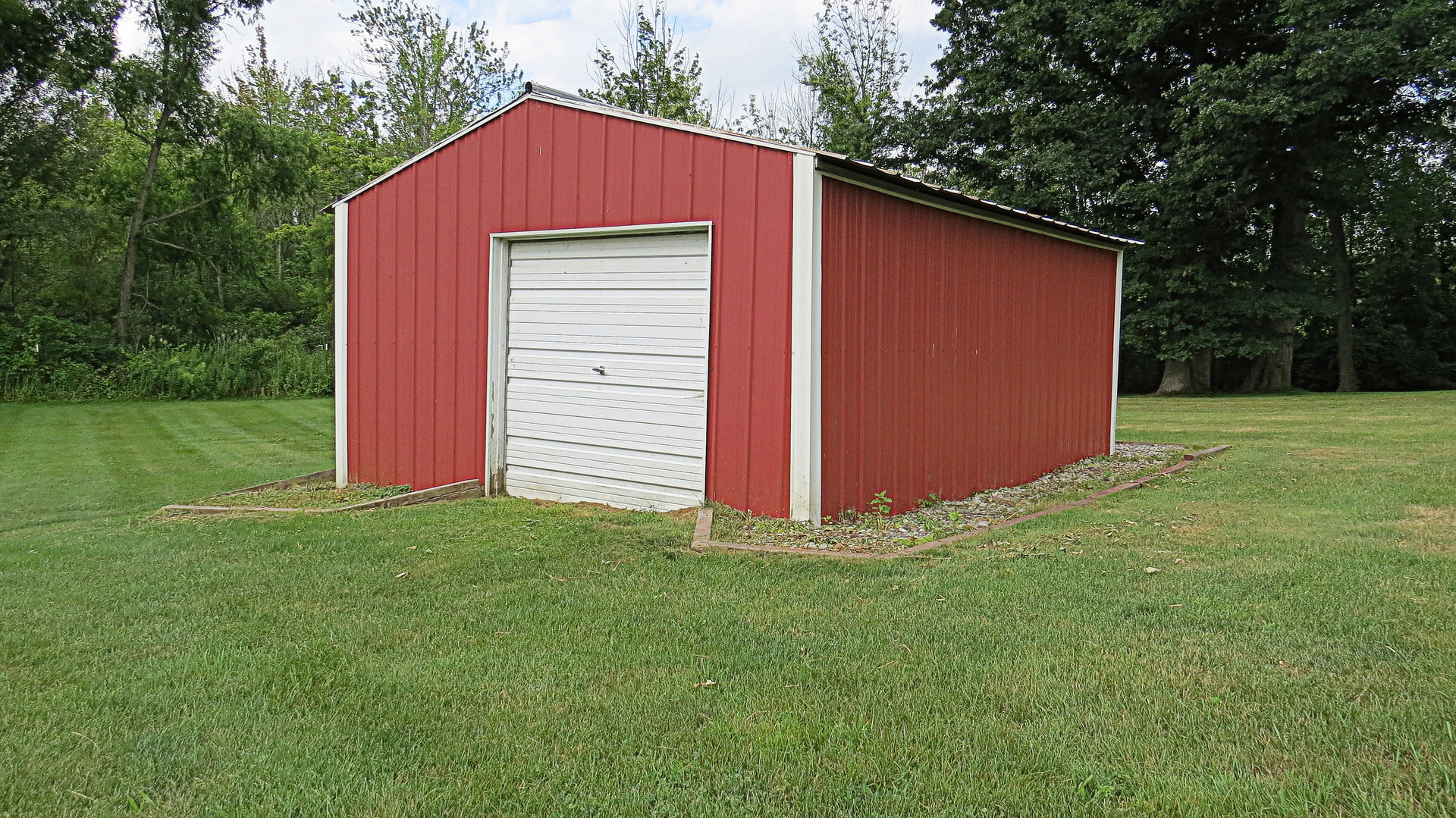 pole barn on commercial property for sale in howell mi