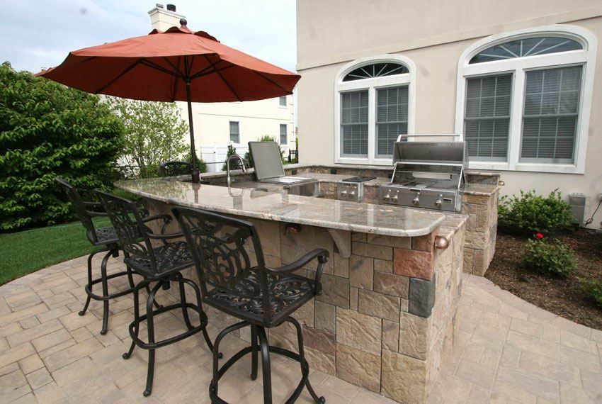 Built in grill with bar