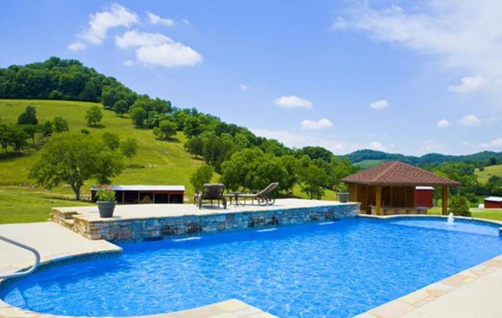 Trousdale County Homes With Pools