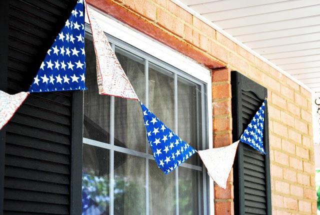 At the Pickey Fence - No Sew Pennant Banner