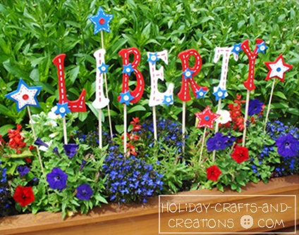 Holiday Crafts and Creations - 4th or July Garden Stakes